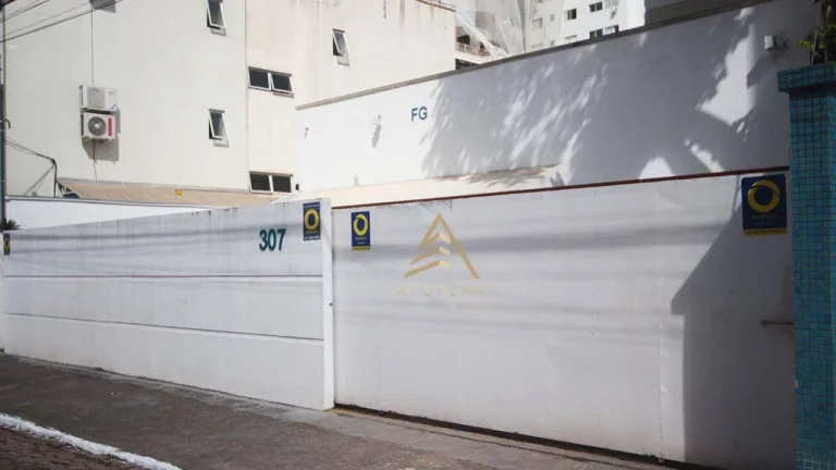 Foto do imóvel Terreno à venda, 276 m² por R$ 4.775.000,00 - Centro - Balneário Camboriú/SC