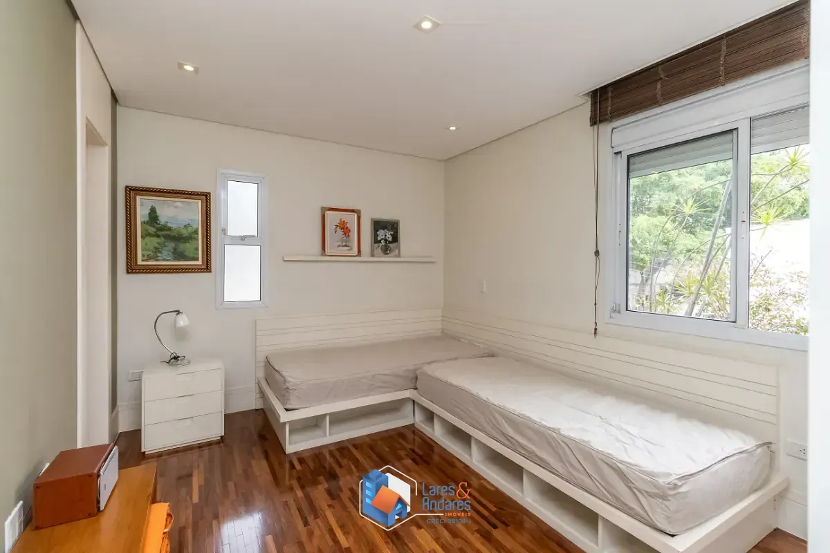Imagem Sobrado para venda em Jardim Franca com 3 quartos, sendo 3 suítes, 400m²