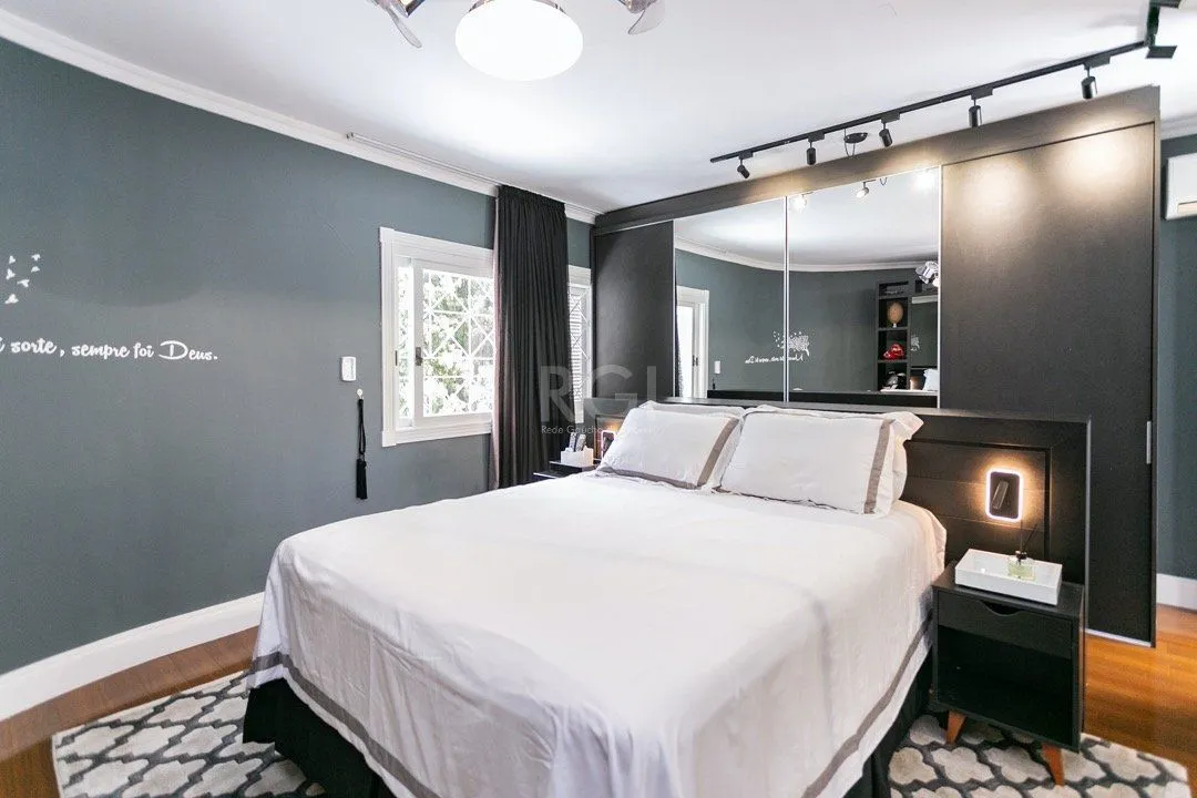 Imagem Casa para Venda - 288.88m², 3 dormitórios, sendo 3 suites, 4 vagas - Vila Conceição