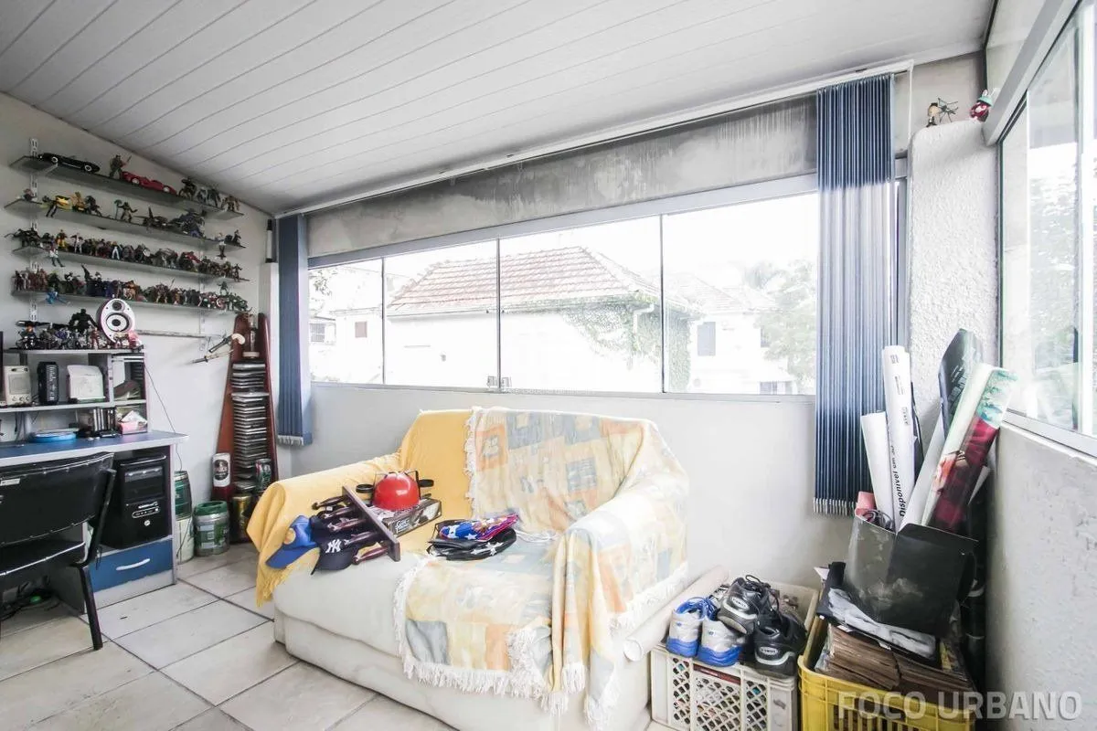 Imagem Casa para Venda - 250m², 4 dormitórios, 2 vagas - Petrópolis