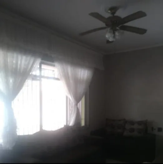 Imagem Essa casa é de 250 mts terreno ótima localização á venda