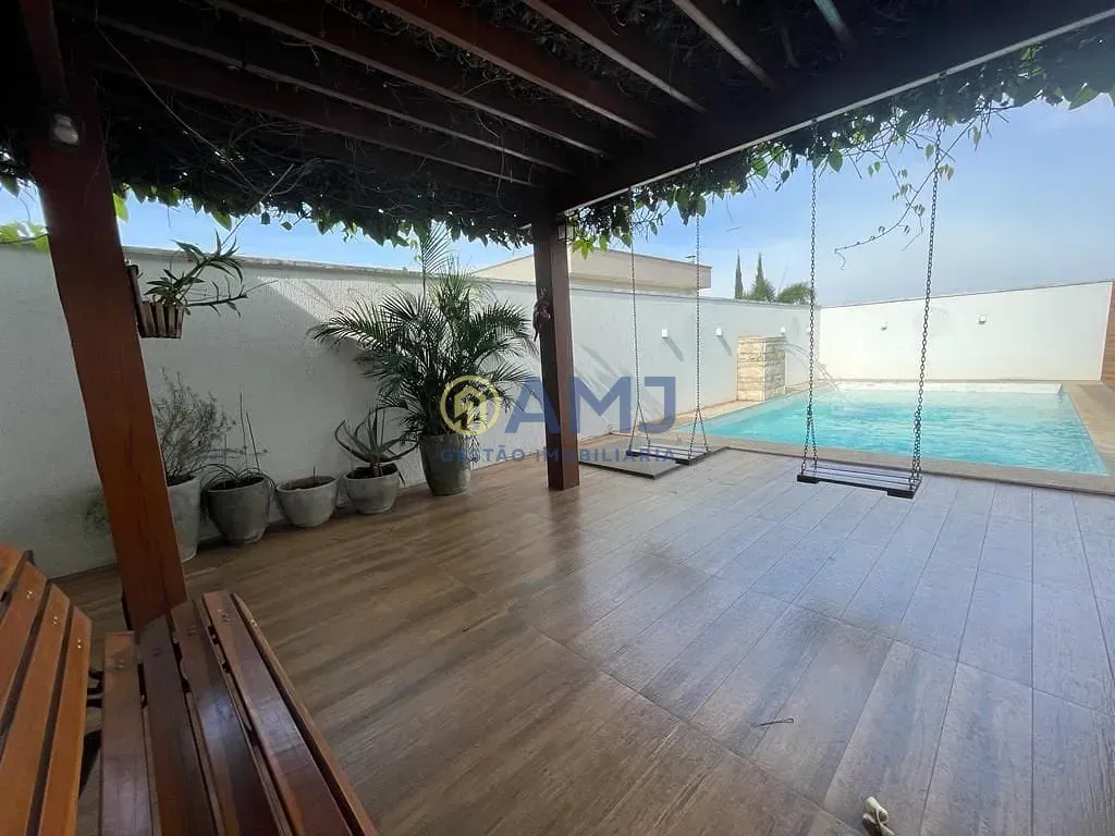 Imagem Vendo Casa Térrea de Alto Padrão no Condomínio do Lago