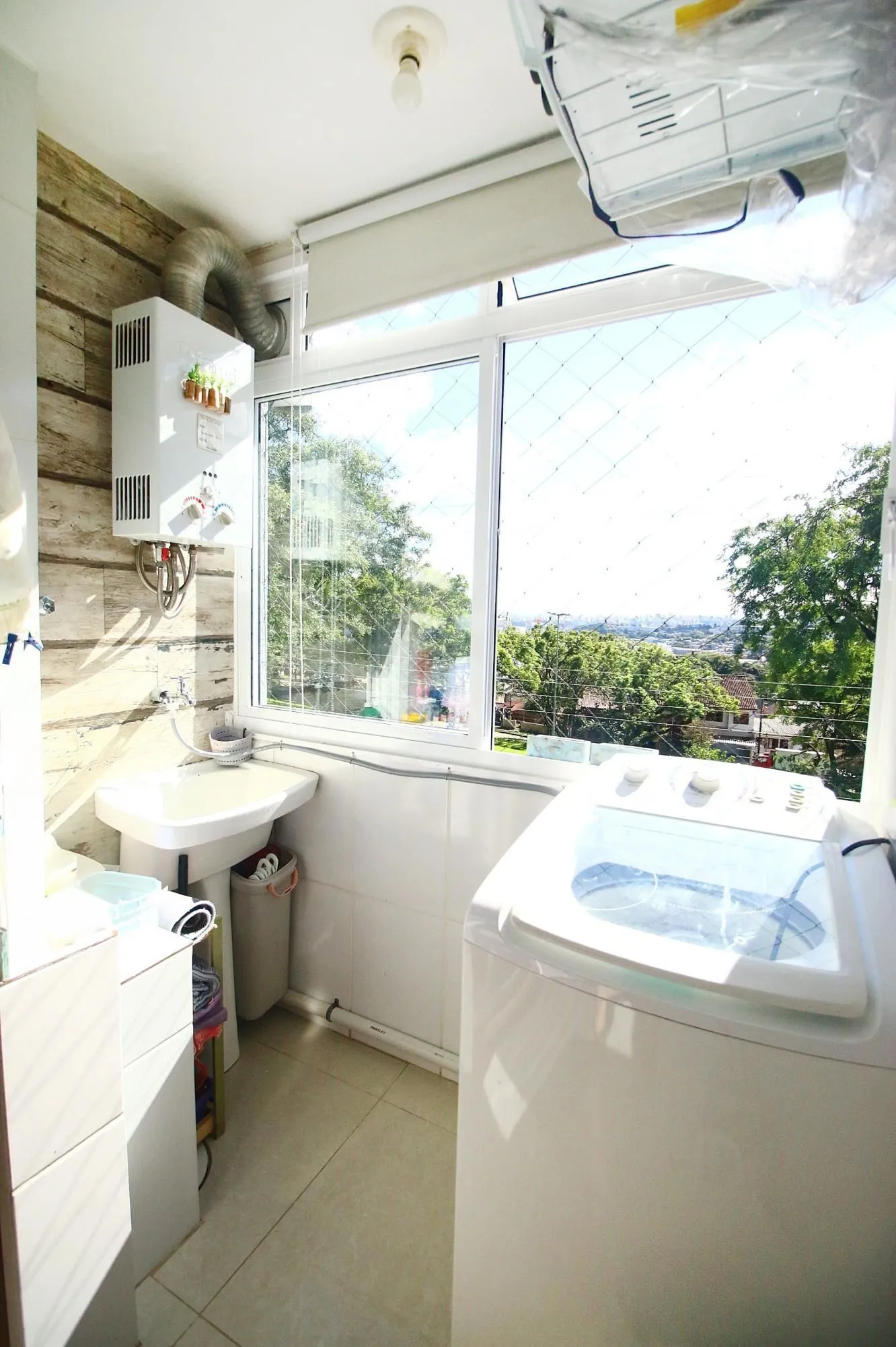 Imagem Apartamento Semi Mobiliado com Vista para Praça na Medianeira - 2 Dormitórios e Excelente Localização!