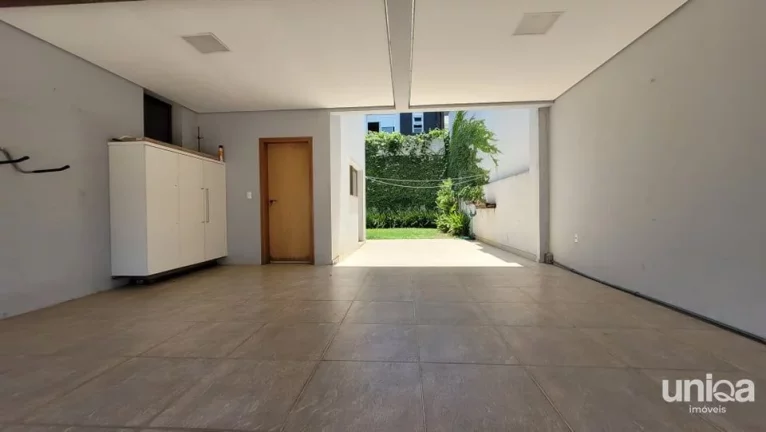Casa alto padrão para venda em condomínio fechado em Santa Maria