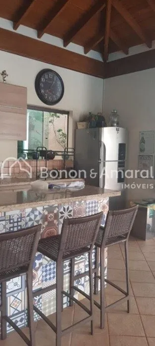 Imagem "Exclusiva Casa com 4 Dormitórios, Área Gourmet e Piscina em Condomínio Fechado em Valinhos"