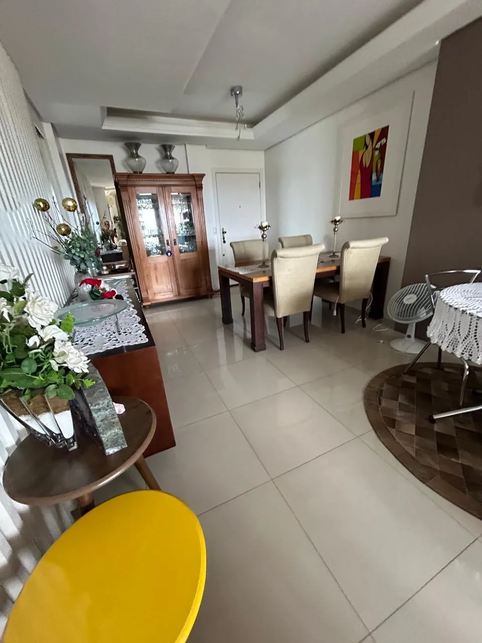 Imagem Apartamento com Suíte, Lareira e 2 Vagas na Zona Norte