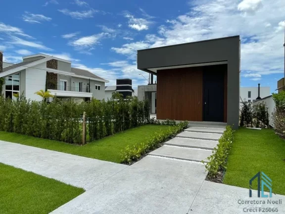 Imagem Casa a venda, Alto padrão, 04 suítes, piscina, no centro de Camboriú SC