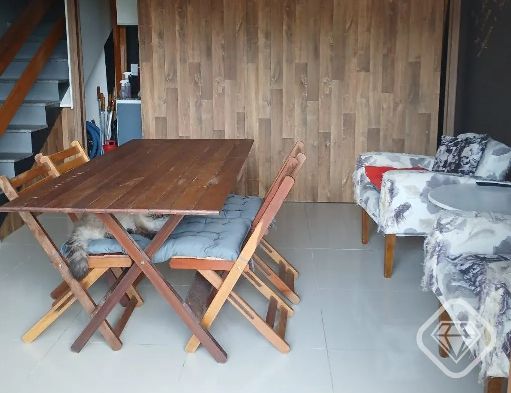 Imagem Casa com vista privilegiada em rua sem saída, tranquila e silenciosa.

Esta residência combina amp...