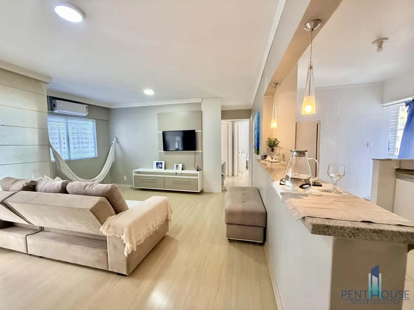 Imagem Apartamento Zona Central para Venda em Balneário Camboriú, CENTRO, 2 dormitórios, 1 suíte, 2 banheiros, 1 vaga
