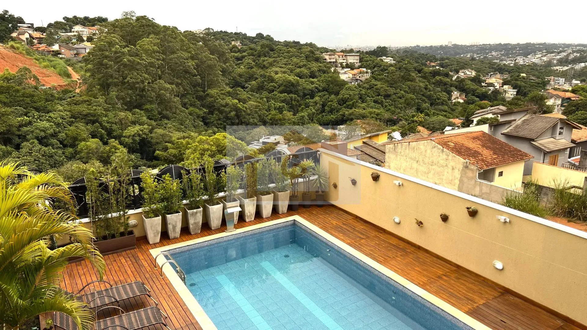 Foto do imóvel Alta qualidade! Segurança para a família 5 dormitórios, sendo 4 suítes, 2 vagas