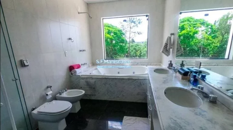 Imagem Linda Propriedade na Granja Viana ,estuda permuta com casa em Ilhabela