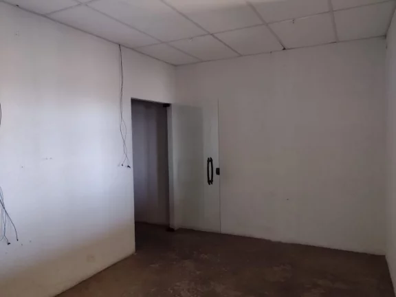 Imagem barracão industrial no bairro verde com 355,00 m² de construção, recuo pra 3 veículos. piso de ...