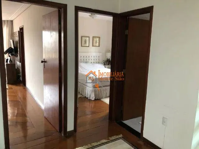 Imagem Sobrado com 4 dormitórios à venda, 430 m² por R$ 1.950.000,00 - Vila Galvão - Guarulhos/SP