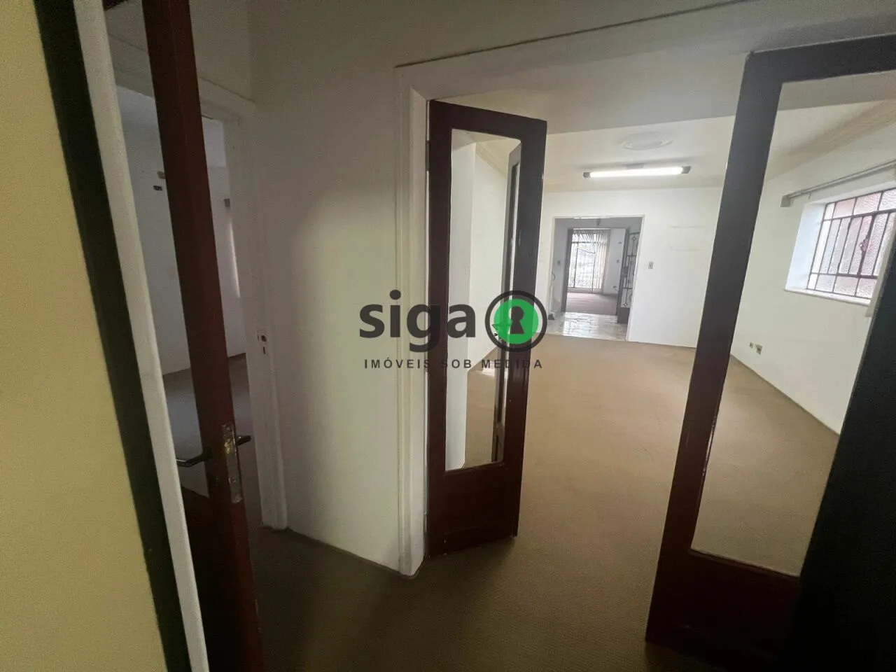 Imagem Casa Comercial para Venda ou Locação com 13 salas, 10 vagas, 9 banheiros no Jardim Paulista.