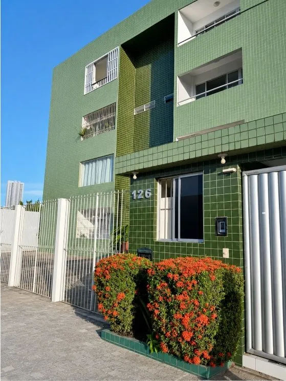 Foto do imóvel Apartamento reformado com 63 m², 2 quartos, varanda e vaga de garagem em Jardim América, próximo às praias de Cabedelo.
