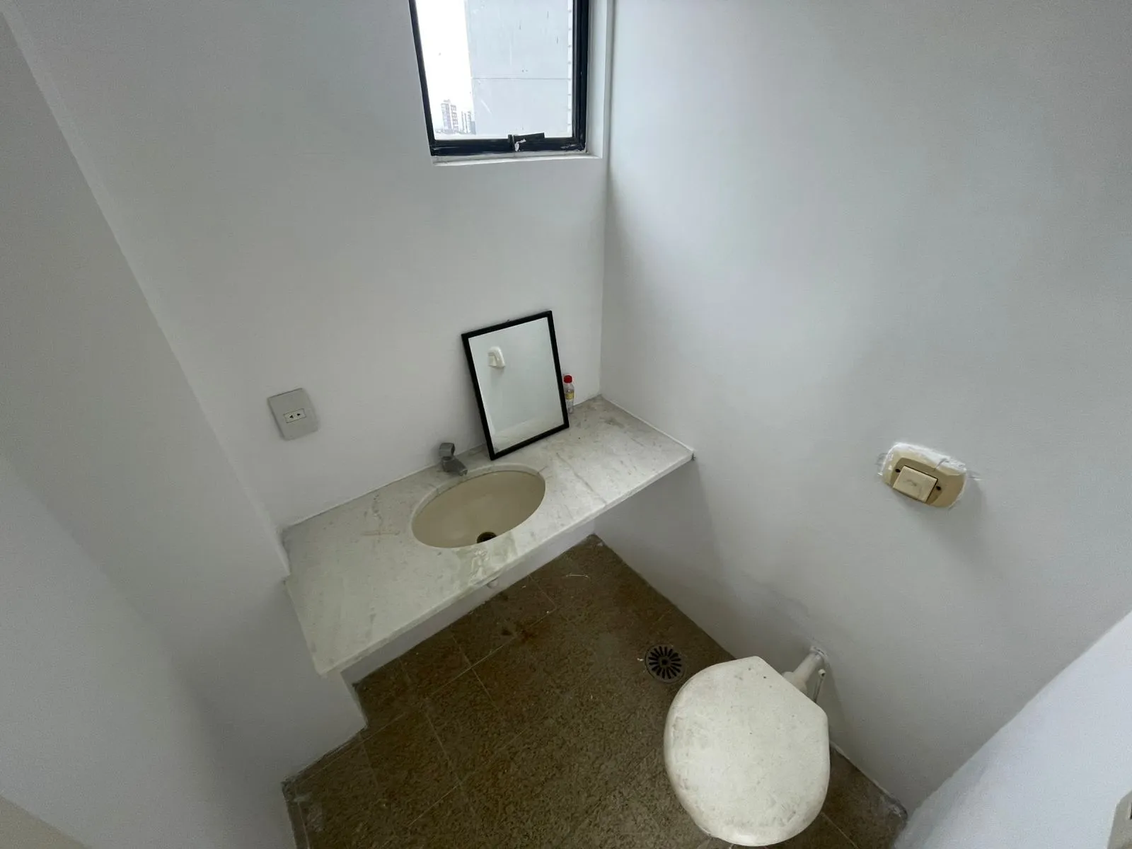 Imagem Sala comercial à venda em Porto Alegre, Menino Deus, 36m2