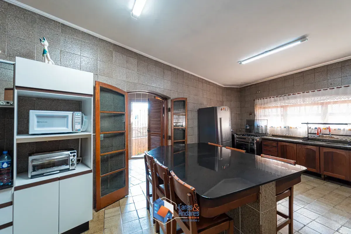 Imagem Casa para venda em Cidade Domitila com 3 quartos, sendo 1 suíte, 473m²