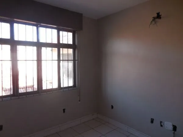 Imagem Casa Comercial, 242m², 5 vagas, Bairro Floresta