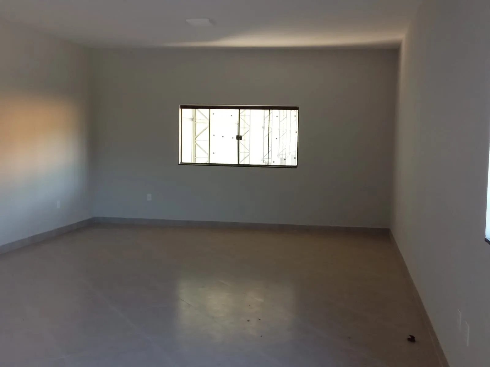 Imagem Galpão Comercial para Venda ou Locação em Cambuí-MG, Bairro Água Comprida: 1 Sala, 2 Banheiros, 5 Vagas de Garagem, 3.600m² de Área.