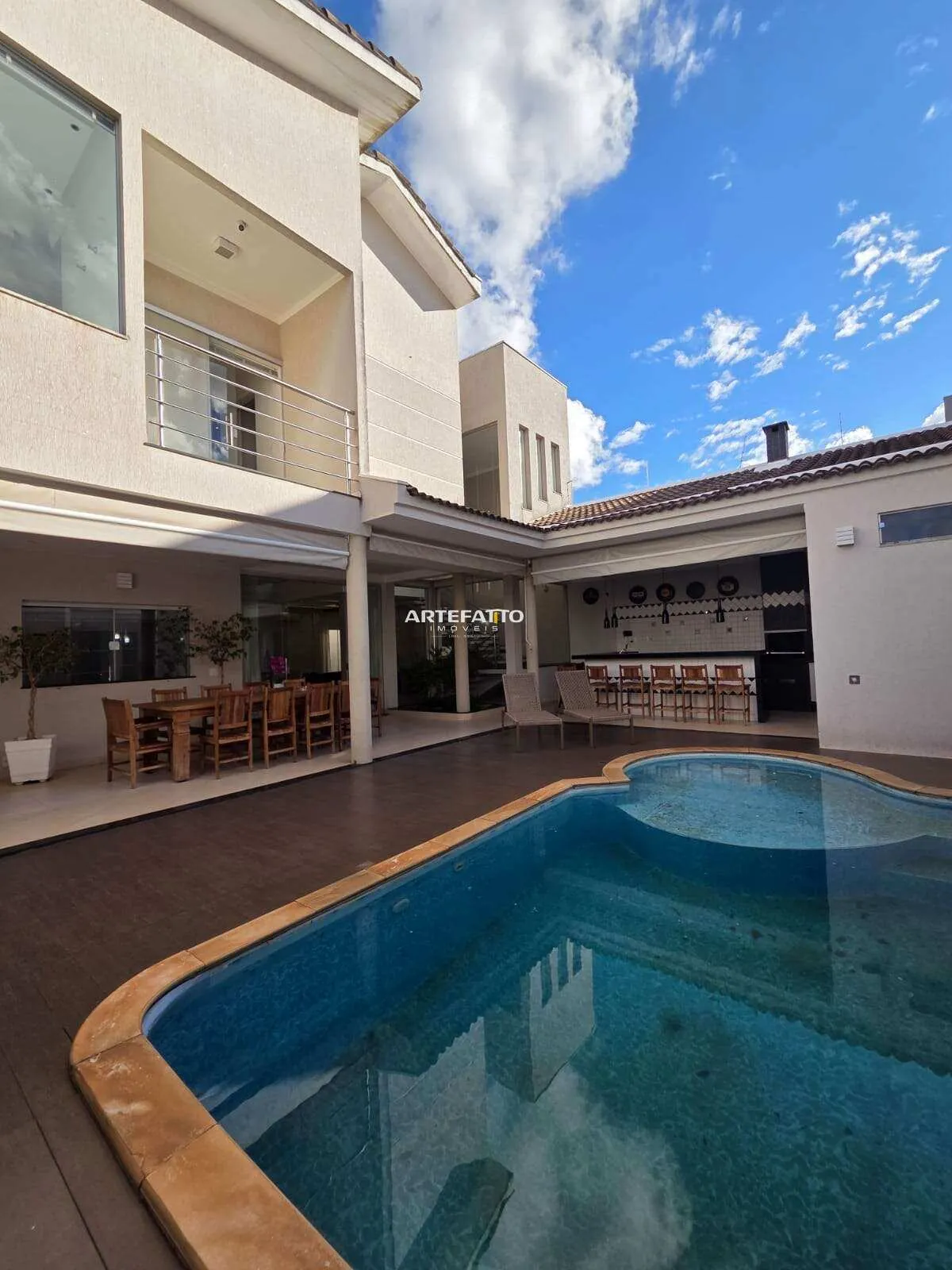 Foto do imóvel Sobrado à venda em Franca, Jardim Piratininga, com 4 quartos, 340m2 em Rua Ozandir Hipólito da Silva