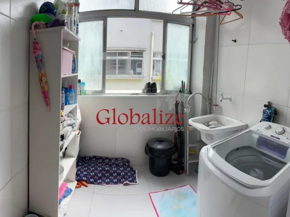 Imagem Apartamento à venda com 69m², 2 quartos, vaga demarcada por R$369.000,00 no Marapé em Santos