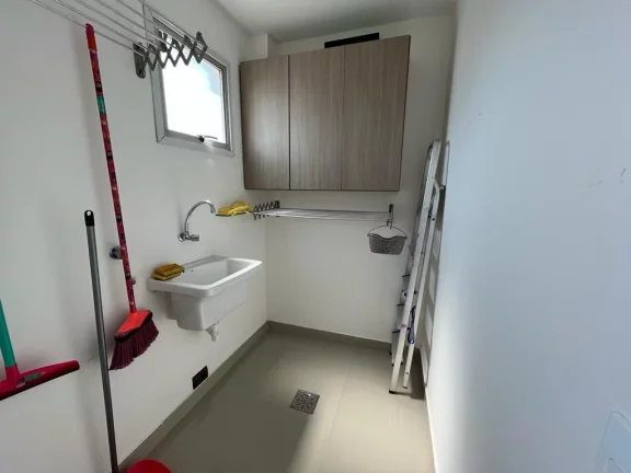Imagem Apartamento 2 quartos sendo 01 suite 01 Sala dois Ambientes c/ Varanda frente Ampla cozinha com area de serviço , Elevador, Portaria 24hs, 01 vaga de