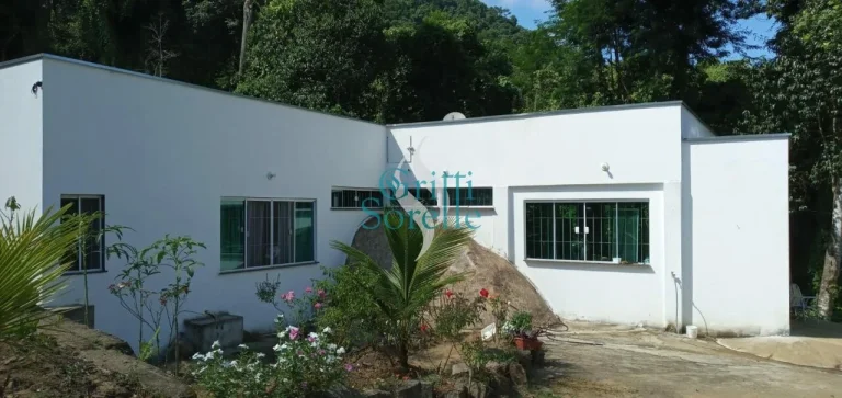 Imagem Terreno com casa e chalé construído à venda em Ubatumirim - Ubatuba/SP.