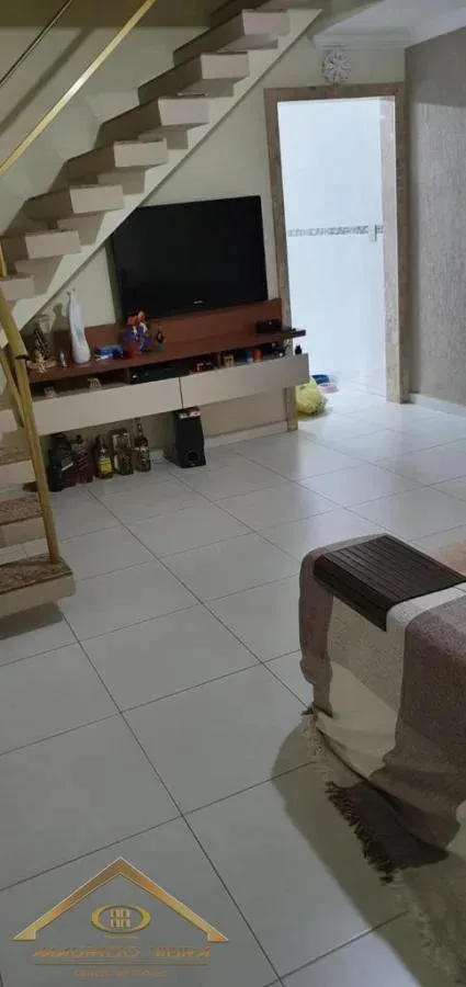 Imagem Casa em Condomínio para Venda em Cabo Frio / RJ no bairro Parque Burle