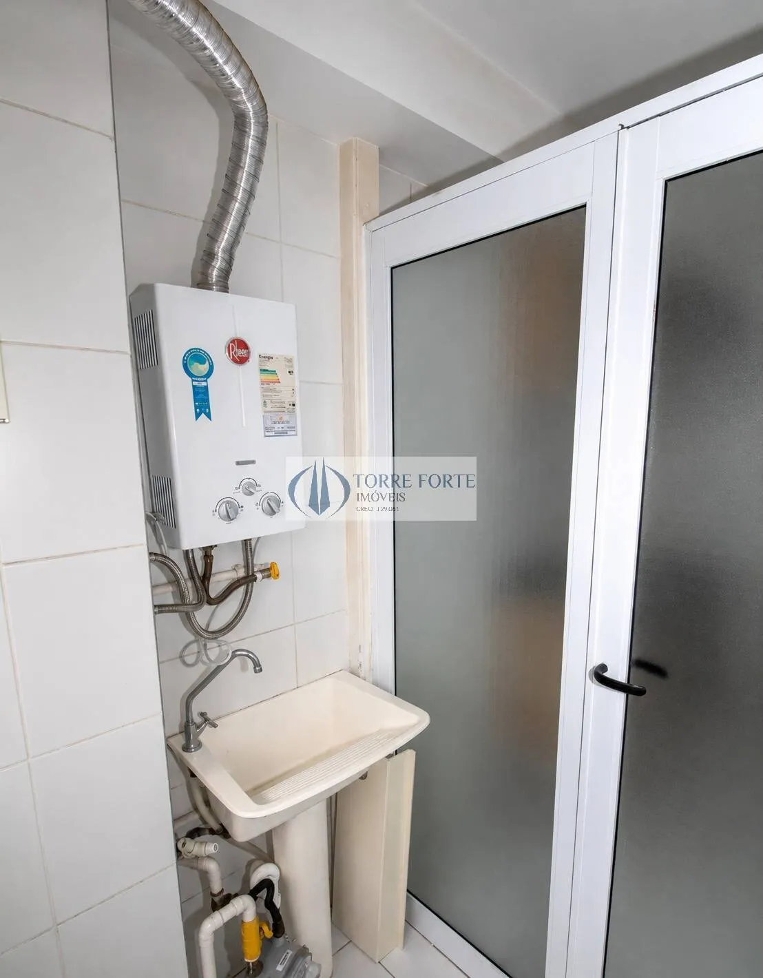 Imagem Apartamento com 2 dormitorios 1 vaga , varanda na Vila Antonieta.