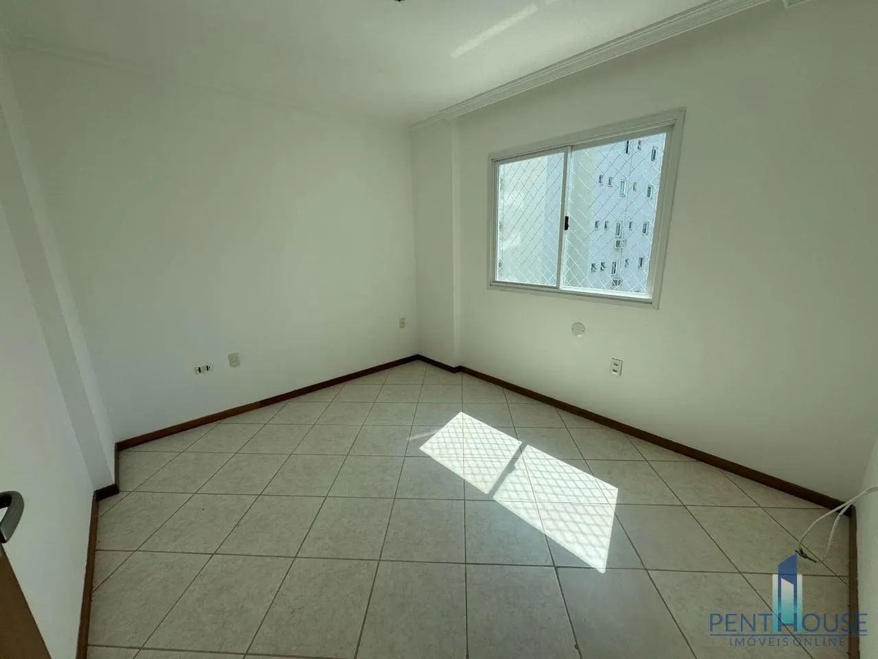 Imagem Apartamento Zona Central para Venda em Balneário Camboriú, CENTRO, 3 dormitórios, 1 suíte, 2 banheiros, 1 vaga