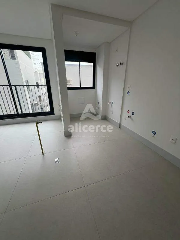 Imagem Apartamento à venda com 3 quartos 2 suítes, 78m² em Canto Florianópolis