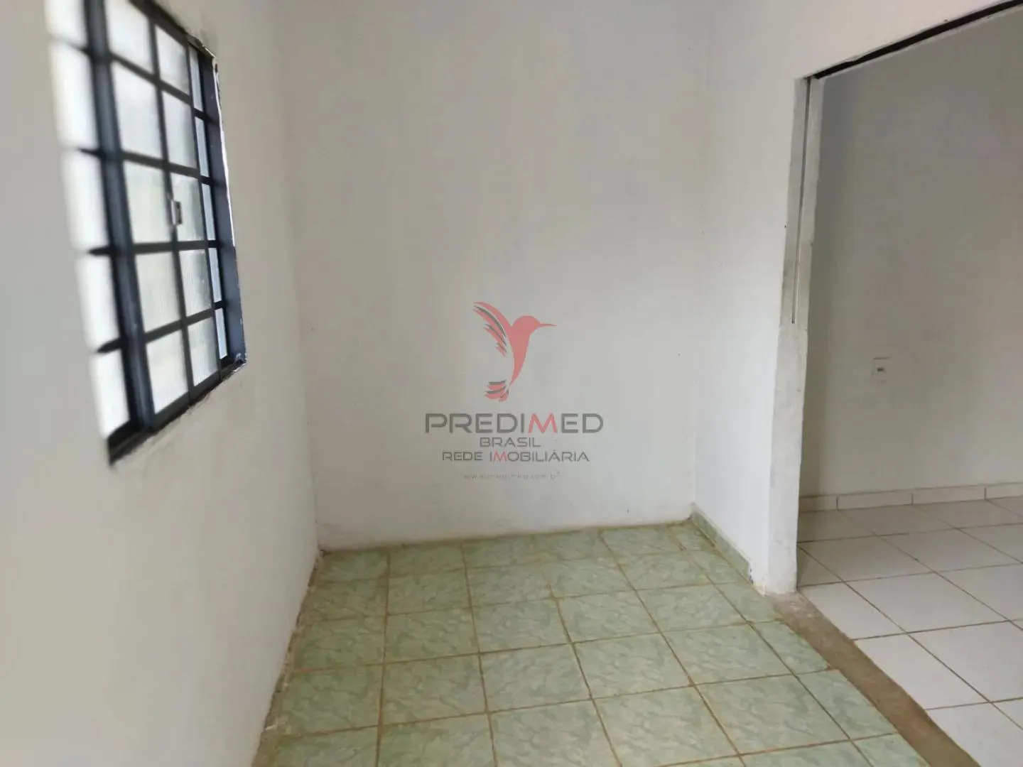 Imagem São 1.000 m2 de terreno com casa pequena