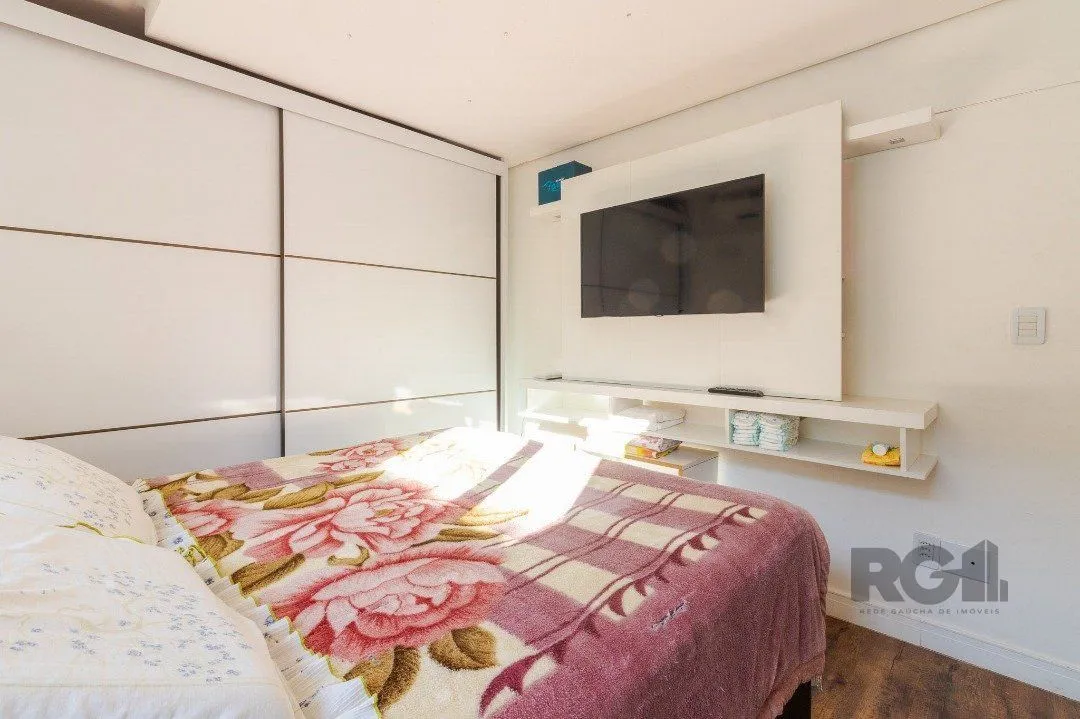 Imagem Casa em condomínio, 3 quartos, 1 suite, lareira, churrasqueira, 1 vaga - Bairro Tristeza