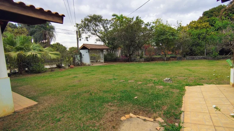 Imagem Casa à venda no Jardim Colonial 1 Araçoiaba da Serra-SP: 2 quartos, 1 sala, 2 banheiros, 2 vagas de garagem, 800m² de área.