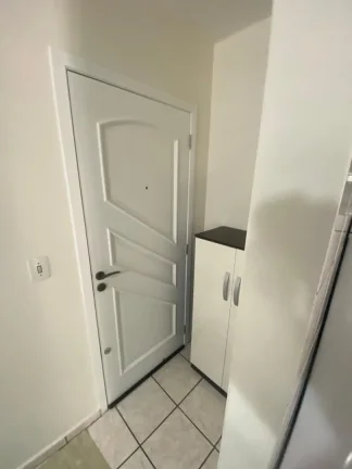 Imagem Apartamento mobiliado com churrasqueira a carvão e varanda na quadra mar na praia de Gravatá em Navegantes a venda pela Imobiliária Adriano Carpes