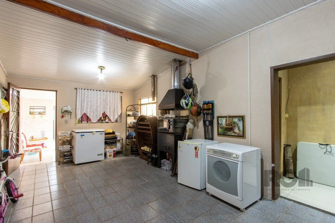 Imagem Sobrado, 3 quartos, 2 banheiros, pátio, 2 vagas, piscina - Bairro Vila Nova