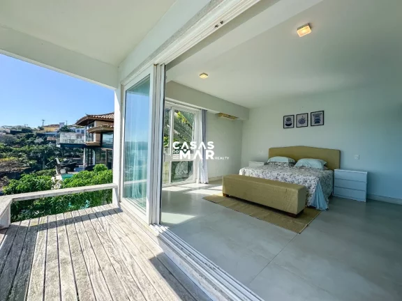 Imagem Luxuosa Casa Frente Mar em Búzios-Ferradura: 6 Suítes, Vista Deslumbrante, Piscina e Privacidade Total!