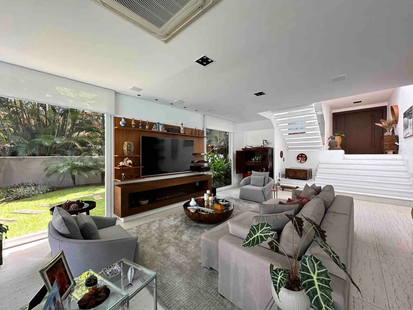 Imagem Casa de 540m² de Construção Localizada no Coração de Alphaville 1!