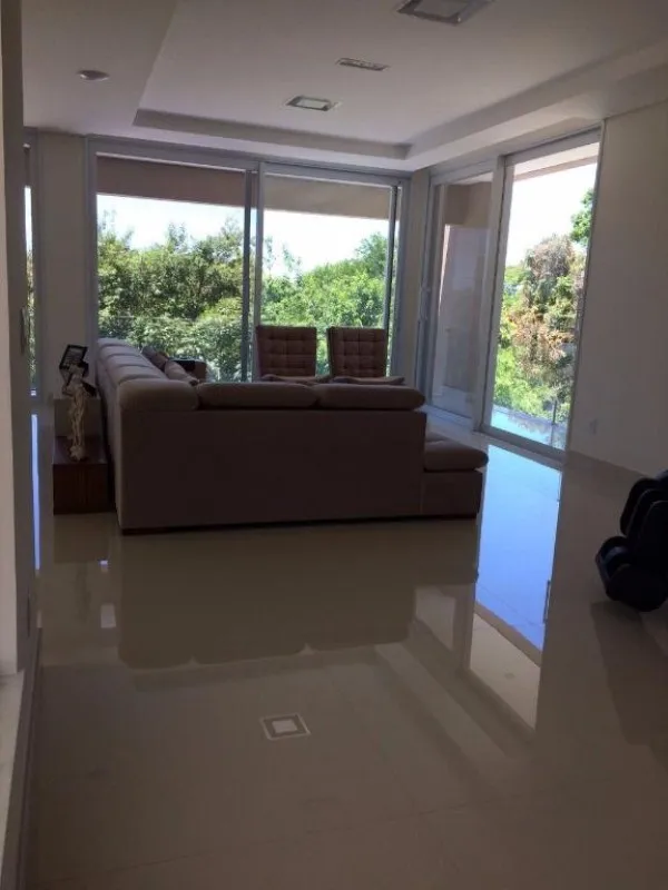 Imagem Luxuosa Casa em Condomínio: 4 Quartos, 4 Suítes, 3 Salas e 620m² em Valinhos-SP, Condomínio Zurich Dorf