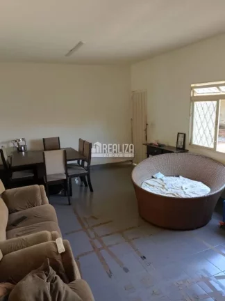 Imagem Casa com 7 dormitórios no bairro Boa Vista, em Uberaba