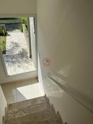 Imagem CASA COM ESCRITURA DEFINITIVA EM CONDOMINIO,2 SUITES DUAS VAGAS ESCRITORIO SALA,COZINHA E COPA, LAVABO E VARANDA ,PISC.COMUNITARIA