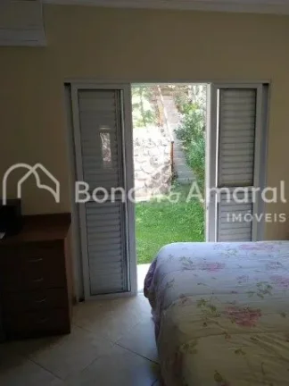 Imagem Esta casa está localizada no condomínio Colinas Ermitage, em Sousas, Campinas-SP, em um terreno de...