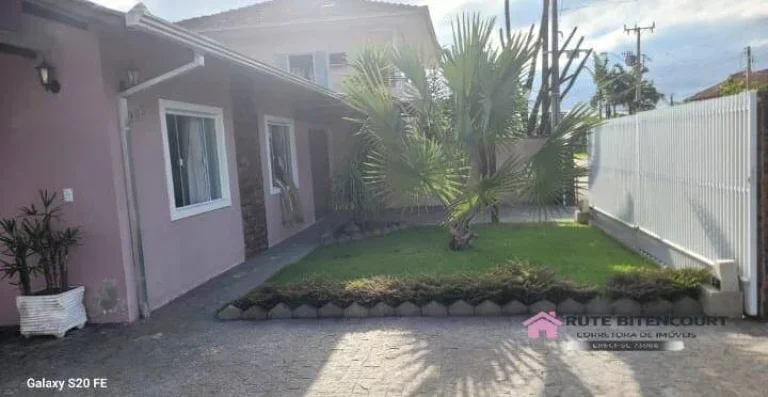 Imagem Excelente Casa em Alvenaria com Laje Mobiliada - Bairro Costeira
