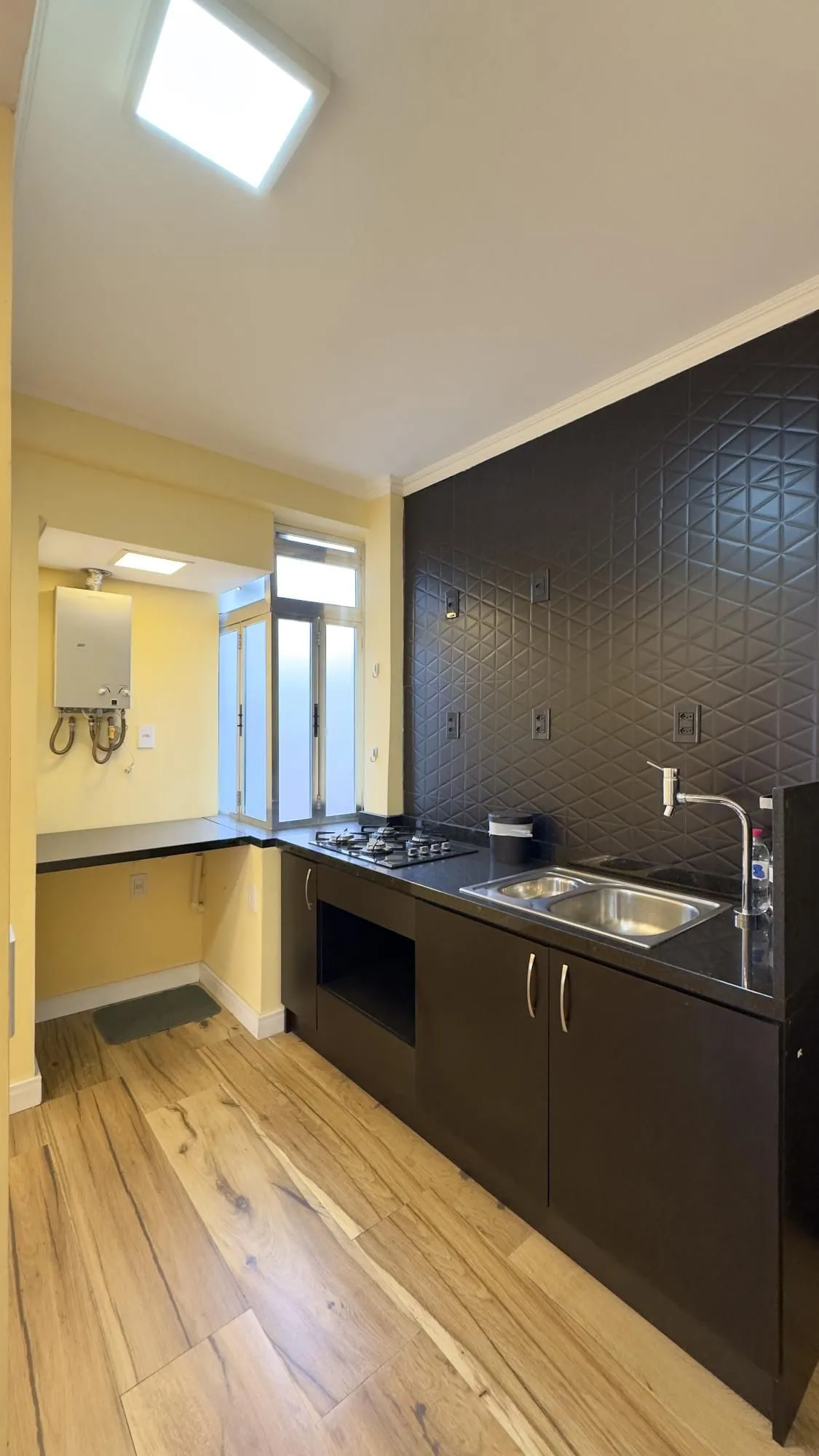 Imagem Apartamento 2 dormitórios, reformado e ensolarado no Centro Histórico