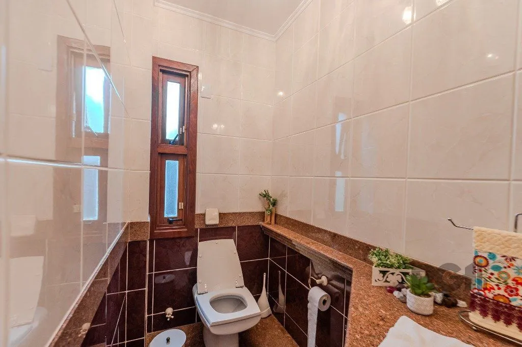 Imagem Casa 400m² - 5 dormitórios, 4 vagas no bairro Vila Jardim