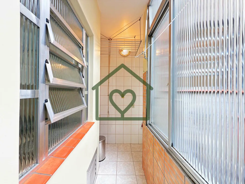 Imagem Ótimo apartamento reformado muito bem distribuído e com ventilação cruzada, proporcionando ambie...