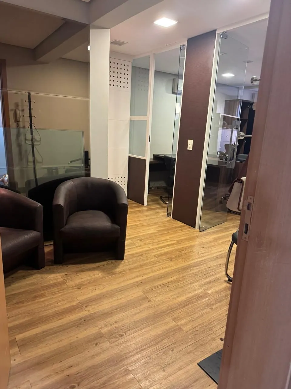 Imagem Sala comercial mobiliada com 42m² no bairro Praia de Belas DESOCUPADA