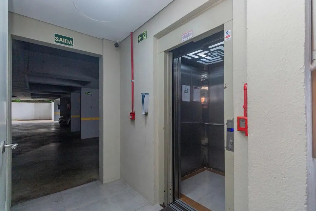 Imagem Apartamento de 1 dormitório á venda no Bairro Santo Antônio, Porto Alegre