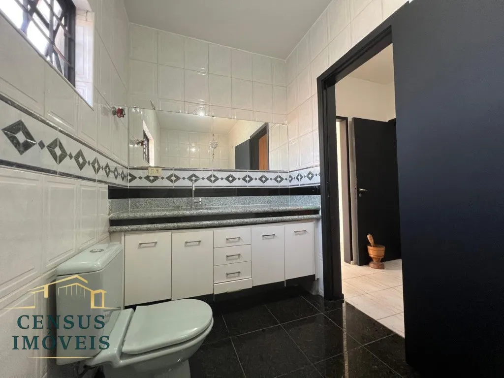 Foto do imóvel: Casa à venda em Vinhedo-SP, no bairro Altos do Morumbi: 3 quartos, 1 suíte, 3 salas, 4 banheiros, 6 vagas, 224 m². Confira agora! em Altos do Morumbi
