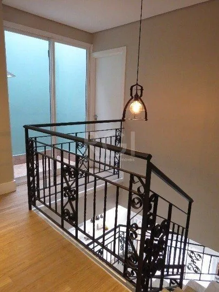 Imagem EXCELENTE CASA COM 3 DORMITÓRIOS, 1 SUÍTE E VAGA DE GARAGEM PARA 3 CARROS.